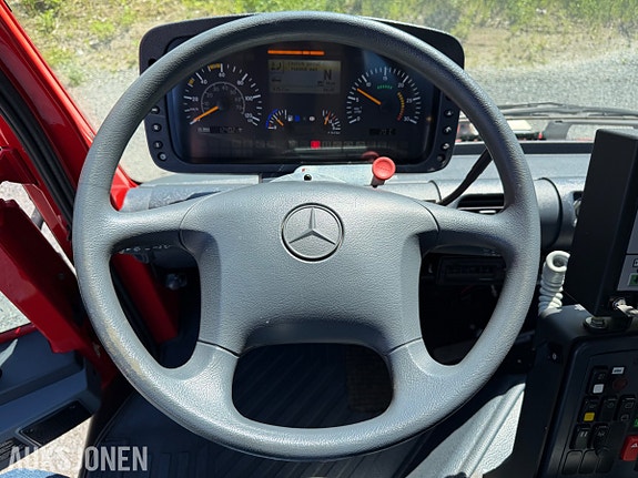Mercedes-Benz Unimog U400/308 19 of 30