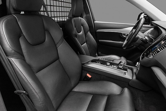 Volvo XC90 12 of 26