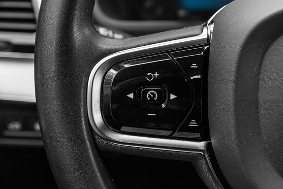 Volvo XC90 15 of 26