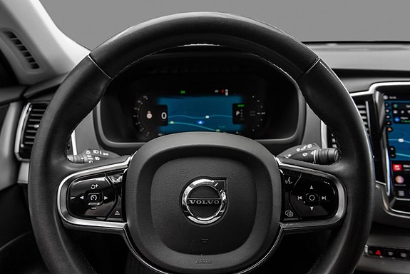 Volvo XC90 14 of 26
