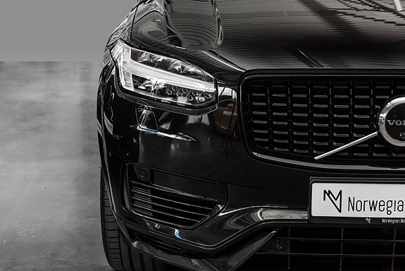 Volvo XC90 2 of 5