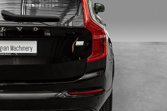 Volvo XC90 8 of 26