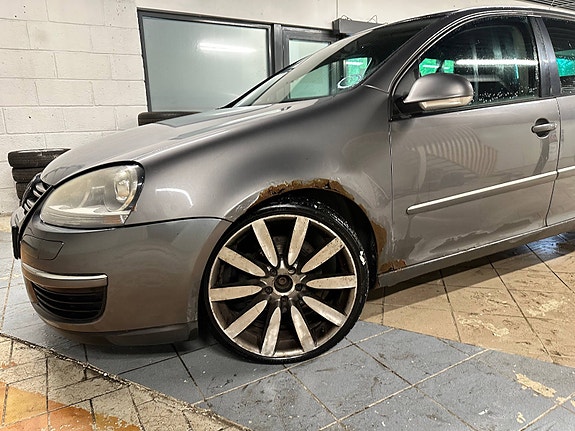 Volkswagen Golf 2 of 5