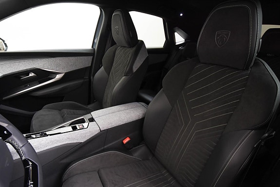 Peugeot e-3008 14 of 27