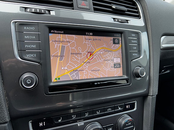 Volkswagen Golf Alltrack 17 of 23