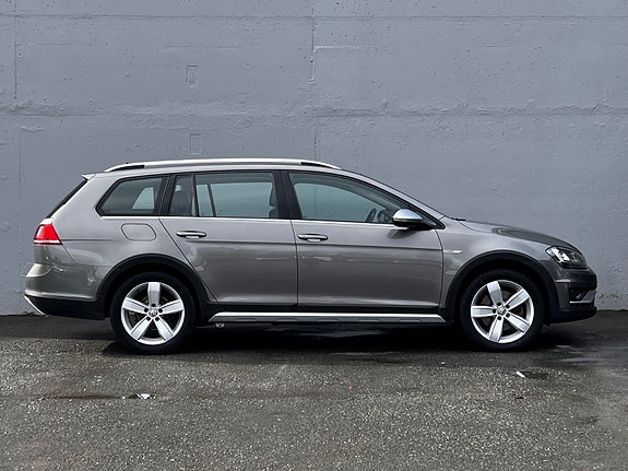 Volkswagen Golf Alltrack 9 of 23