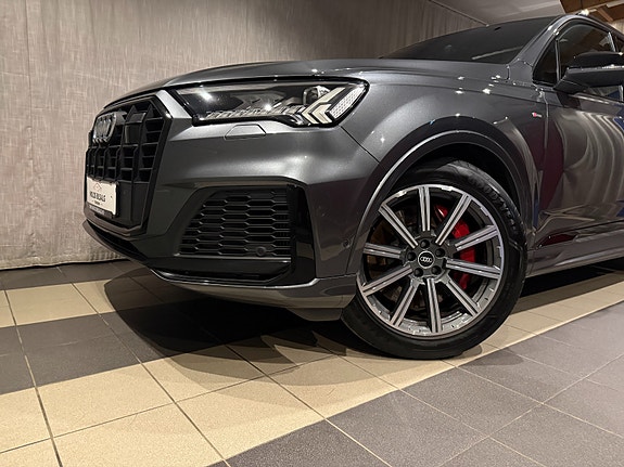 Audi Q7 3 of 5