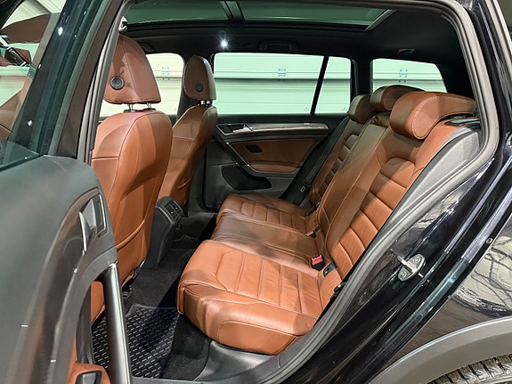 Volkswagen Golf Alltrack 12 of 29