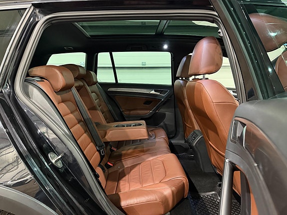 Volkswagen Golf Alltrack 11 of 29