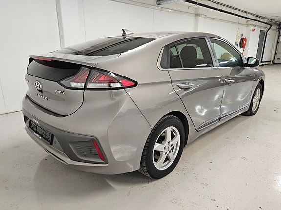 Hyundai IONIQ 8 of 19