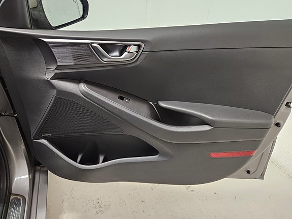 Hyundai IONIQ 19 of 19