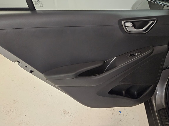 Hyundai IONIQ 16 of 19