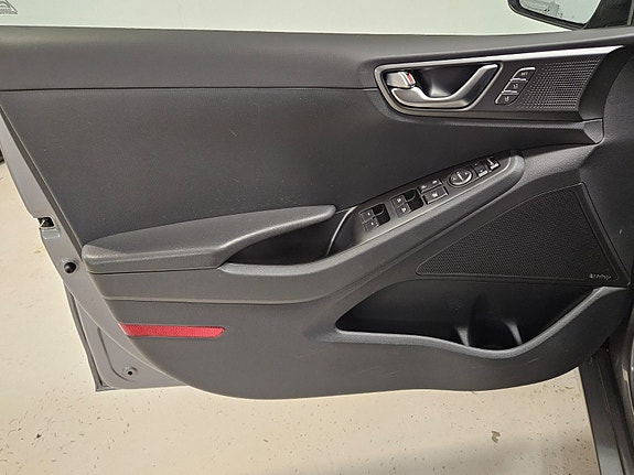Hyundai IONIQ 17 of 19