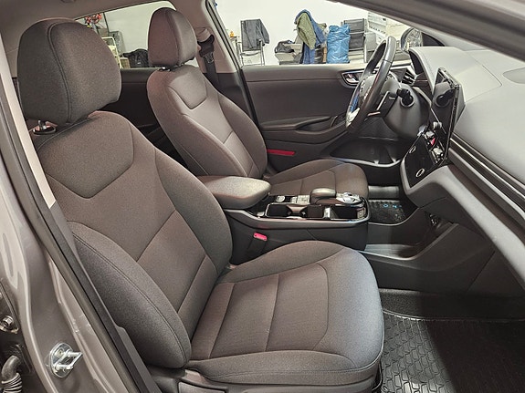 Hyundai IONIQ 15 of 19