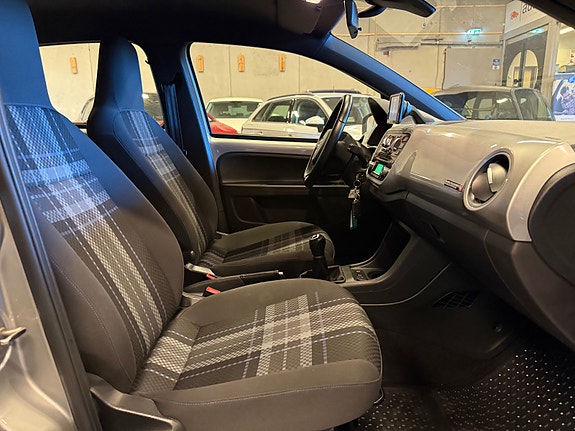 Volkswagen UP! 26 of 28