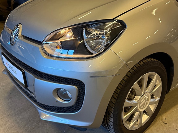 Volkswagen UP! 2 of 5