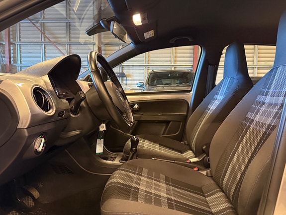 Volkswagen UP! 17 of 28