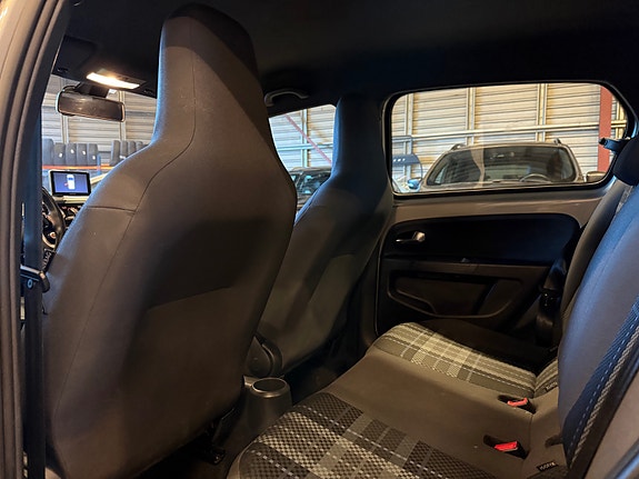 Volkswagen UP! 21 of 28