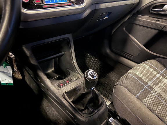 Volkswagen UP! 16 of 28