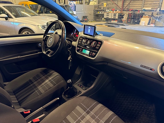 Volkswagen UP! 28 of 28