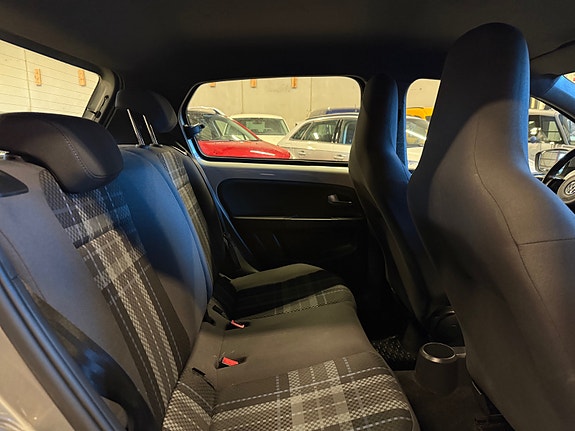 Volkswagen UP! 24 of 28
