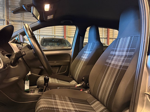 Volkswagen UP! 18 of 28