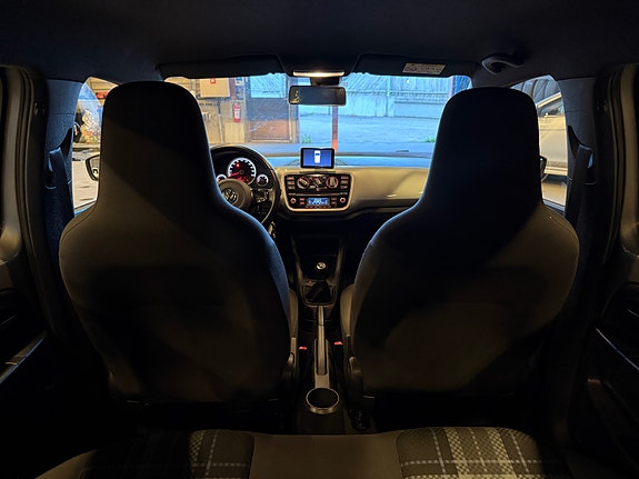 Volkswagen UP! 23 of 28