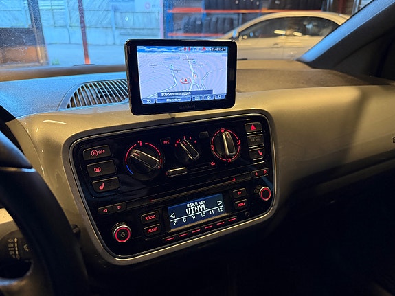 Volkswagen UP! 14 of 28