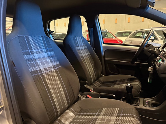Volkswagen UP! 27 of 28