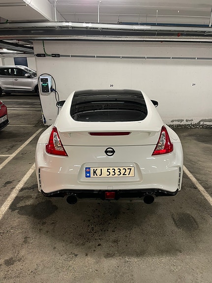 Nissan 370z 3 of 5