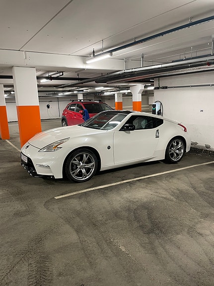 Nissan 370z 2 of 5