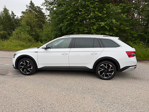 Skoda Superb Scout 3 of 24