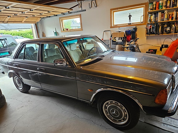 Mercedes-Benz 230 4 of 5