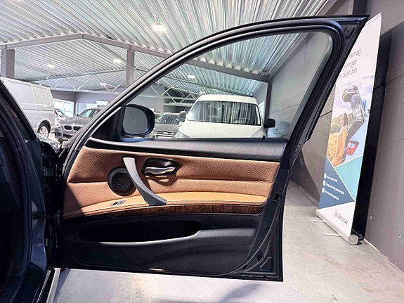 BMW 320d 22 of 30