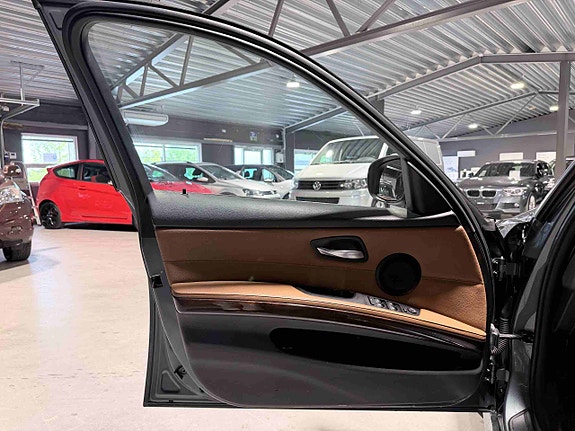 BMW 320d 11 of 30