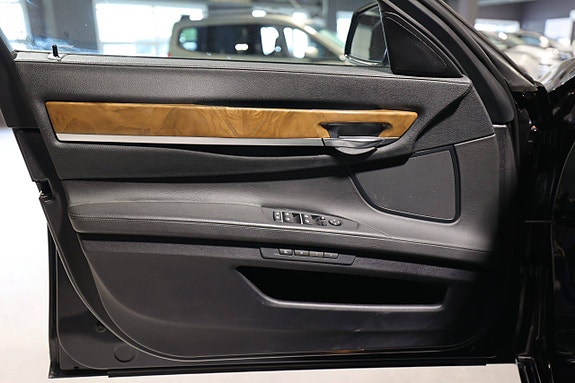 BMW 730d 8 of 26