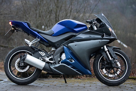 Yamaha YZF-R 125 2 of 10
