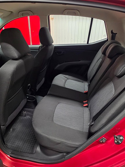 Hyundai i10 17 of 19