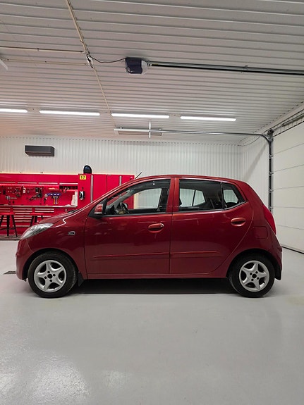 Hyundai i10 2 of 19