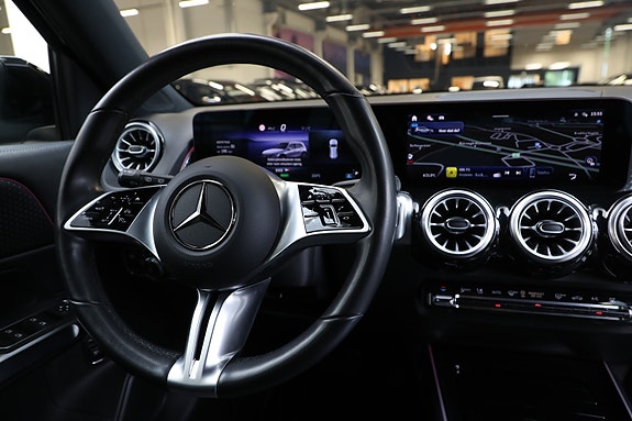 Mercedes-Benz EQB-Klasse 16 of 30