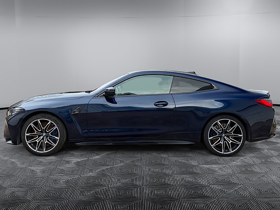 BMW M4 2 of 5