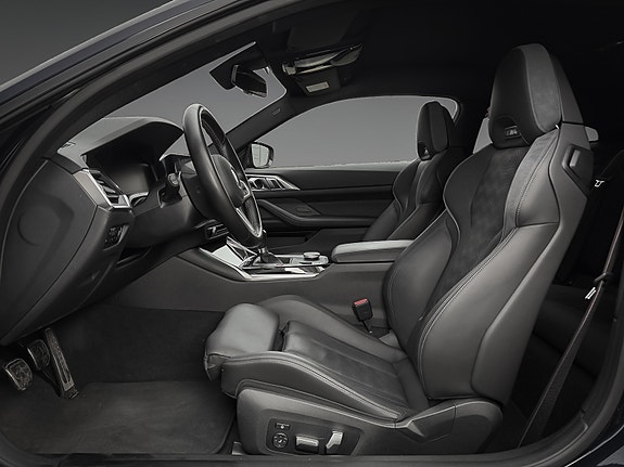 BMW M4 3 of 5