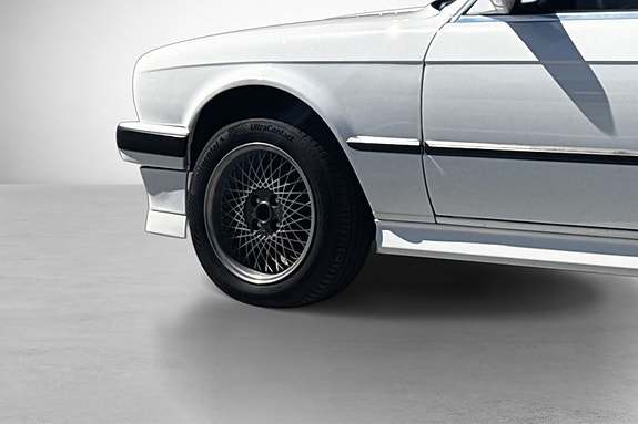 BMW 318i 9 of 30