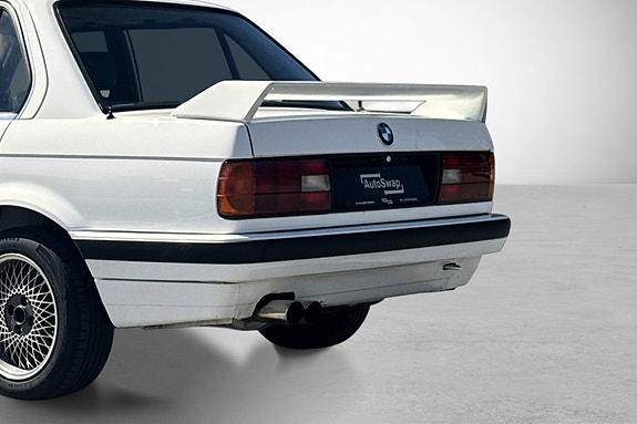 BMW 318i 12 of 30