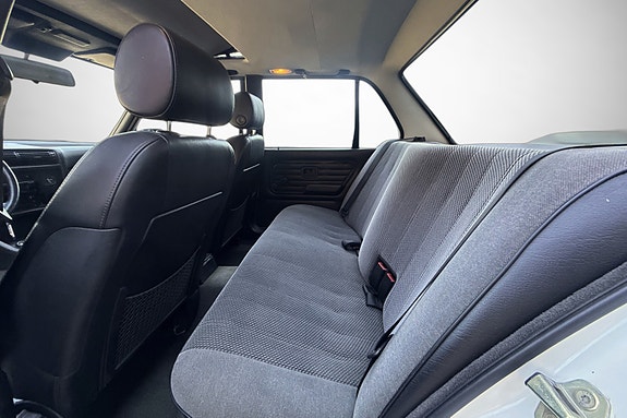 BMW 318i 29 of 30