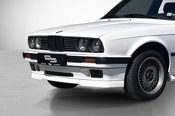 BMW 318i 3 of 30