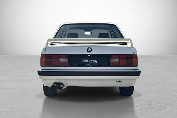 BMW 318i 14 of 30