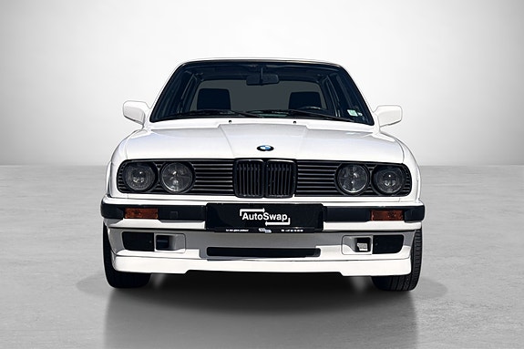 BMW 318i 4 of 30