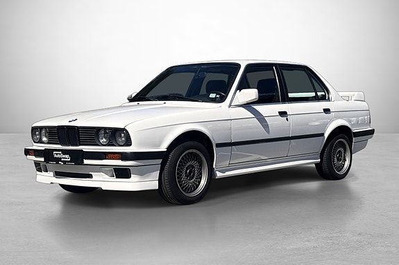 BMW 318i 2 of 30