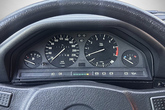 BMW 318i 22 of 30